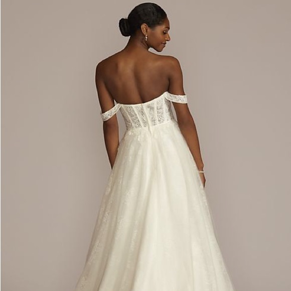 HOST PICK ✨ Floral Appliqué Corset Bodice Wedding Gown 🤍 - Picture 4 of 17